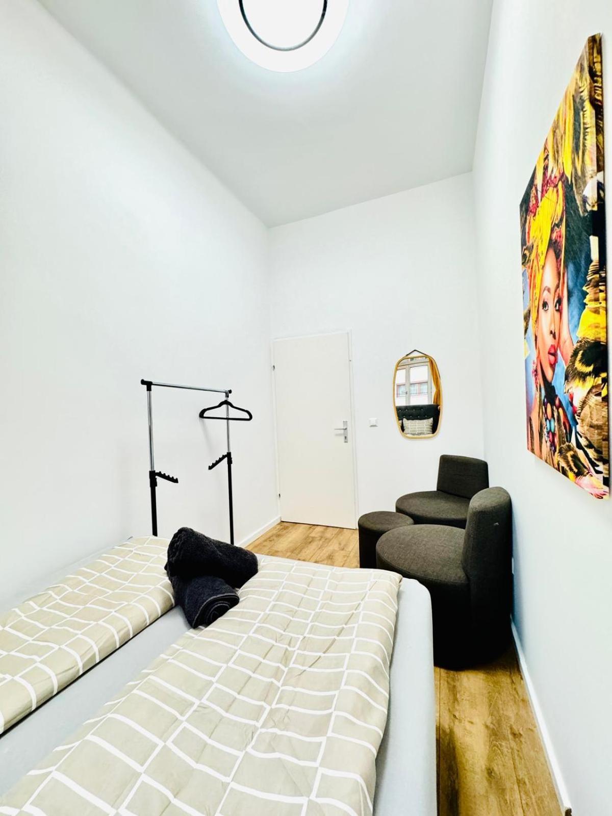 Cozy 9Br Shared Apartment, Only 12Min Walk To Augarten Bécs Kültér fotó